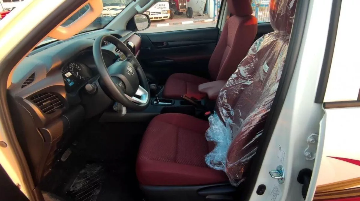 Toyota Hilux GL HILUX 2.7L AT PETROL-9-0