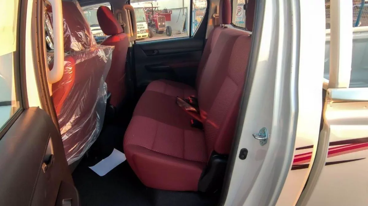 Toyota Hilux GL HILUX 2.7L AT PETROL-11-0