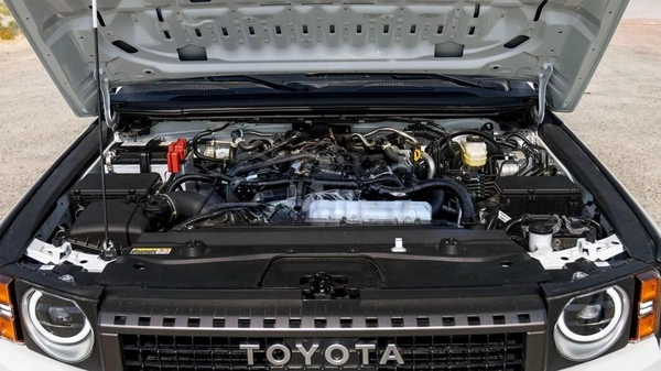 Toyota Prado 250 2.4P AT FIRST EDITION MY2024 – WHITE