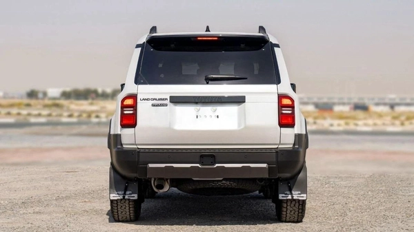 Toyota Prado 250 2.4P AT FIRST EDITION MY2024 – WHITE
