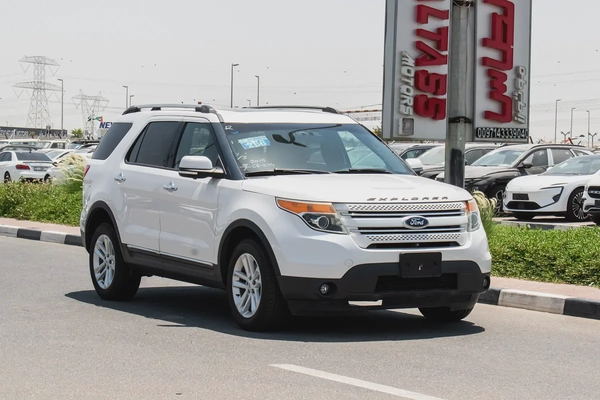 2015 - FORD EXPLORER - SUPER CLEAN - ONLY 94,000 KM
