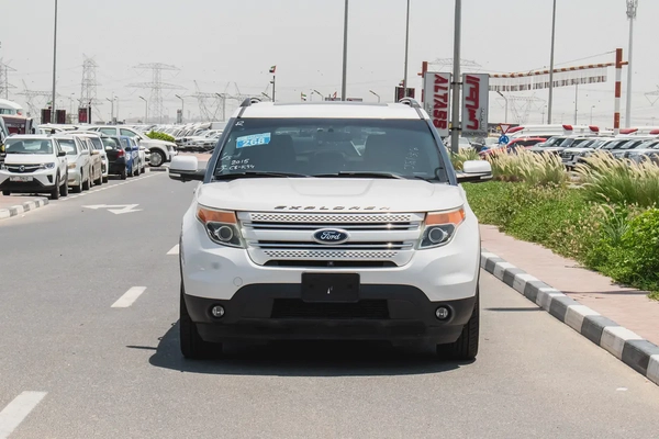 2015 - FORD EXPLORER - SUPER CLEAN - ONLY 94,000 KM
