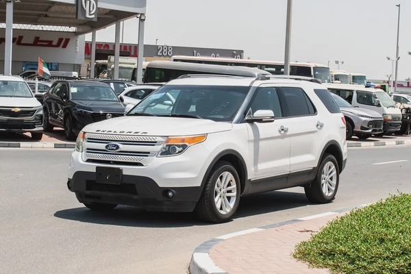 2015 - FORD EXPLORER - SUPER CLEAN - ONLY 94,000 KM