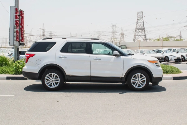 2015 - FORD EXPLORER - SUPER CLEAN - ONLY 94,000 KM