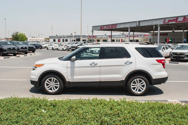 2015 - FORD EXPLORER - SUPER CLEAN - ONLY 94,000 KM