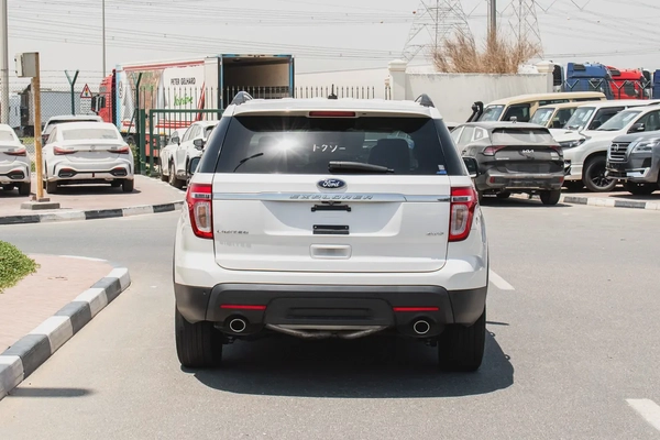 2015 - FORD EXPLORER - SUPER CLEAN - ONLY 94,000 KM