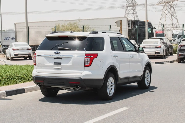 2015 - FORD EXPLORER - SUPER CLEAN - ONLY 94,000 KM