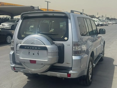 Mitsubshi pajero 2013 fullopshin silver color GCC Calen xar-4