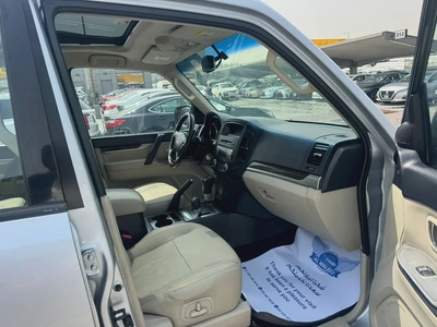 Mitsubshi pajero 2013 fullopshin silver color GCC Calen xar-6