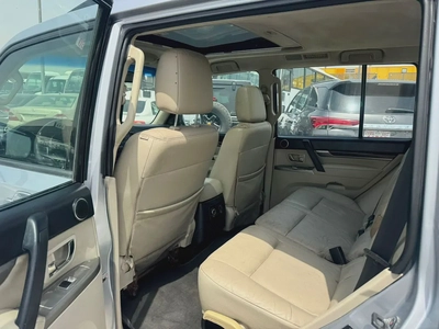 Mitsubshi pajero 2013 fullopshin silver color GCC Calen xar-8
