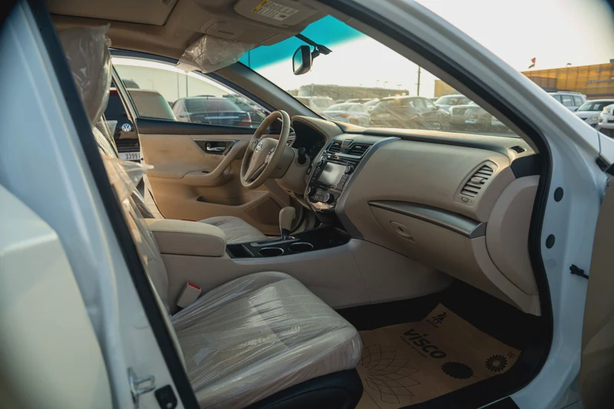 Nissan Altima SV Full Option Sunroof-8-8