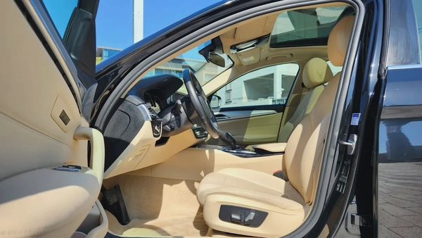 2019 BMW 520 full option ||NO ACCIDENT  || FULL AGENCY SERVICE || full option