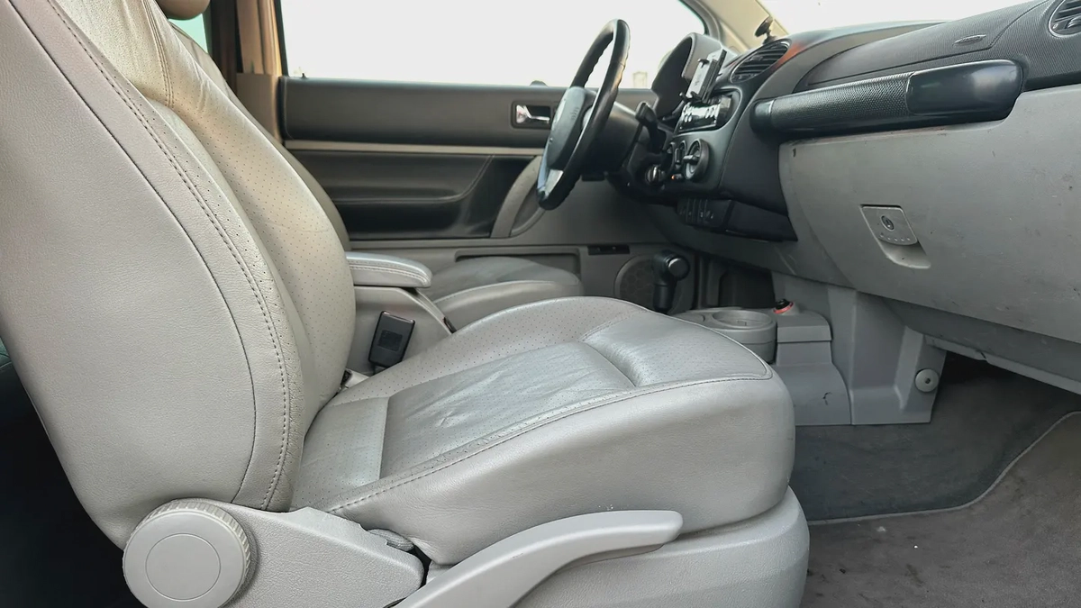 VOLKSWAGEN BEETLE FRESH JAPAN IMPORTED 2006 Mileage 95000 kms-12-12
