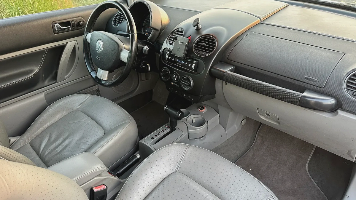 VOLKSWAGEN BEETLE FRESH JAPAN IMPORTED 2006 Mileage 95000 kms-14-14
