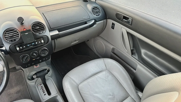 VOLKSWAGEN BEETLE FRESH JAPAN IMPORTED 2006 Mileage 95000 kms