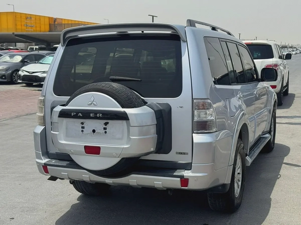 Mitsubshi pajero 2014 silver color fullopshin