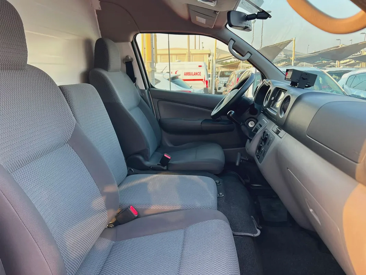2022 Nissan Urvan | Chiller  friezer | Manual Van | GCC | Screen | Ref#1014-9-9