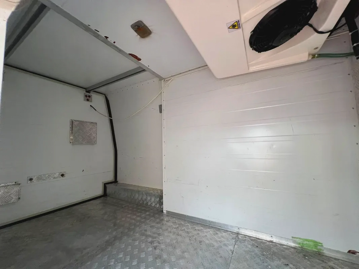 2022 Nissan Urvan | Chiller  friezer | Manual Van | GCC | Screen | Ref#1014-11-11
