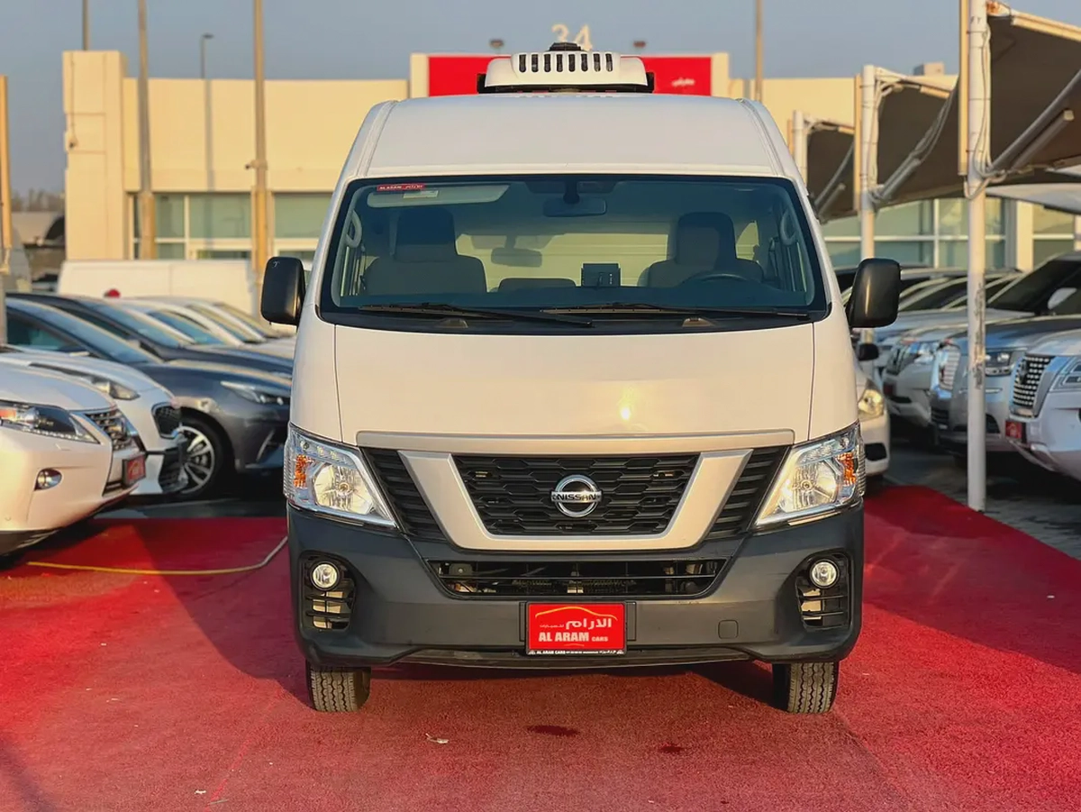 2022 Nissan Urvan | Chiller  friezer | Manual Van | GCC | Screen | Ref#1014-1-1