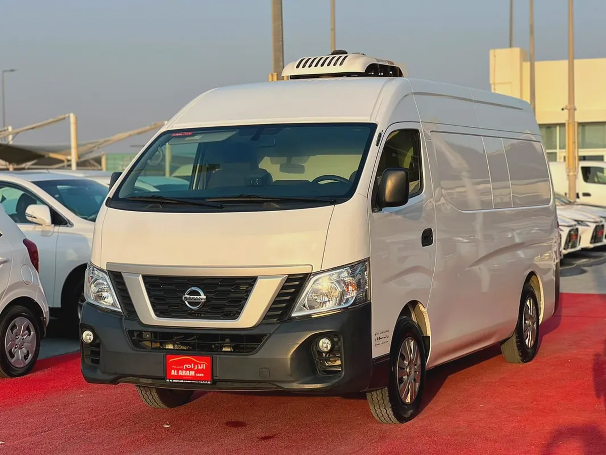 2022 Nissan Urvan | Chiller  friezer | Manual Van | GCC | Screen | Ref#1014-2-2