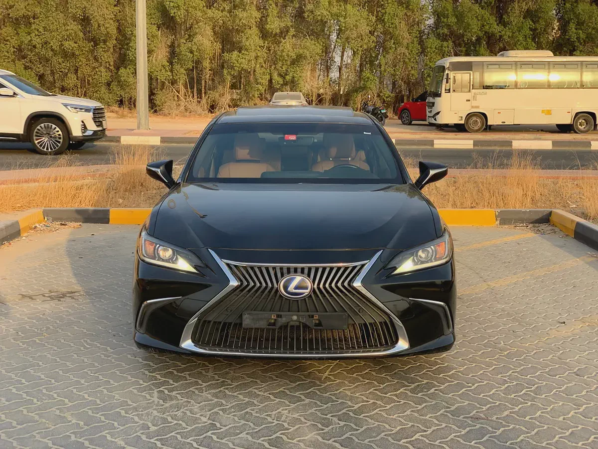 ES 300h | 2023 model | GCC Specs | 2.5L 4-Cyl Hybrid engine-1-1