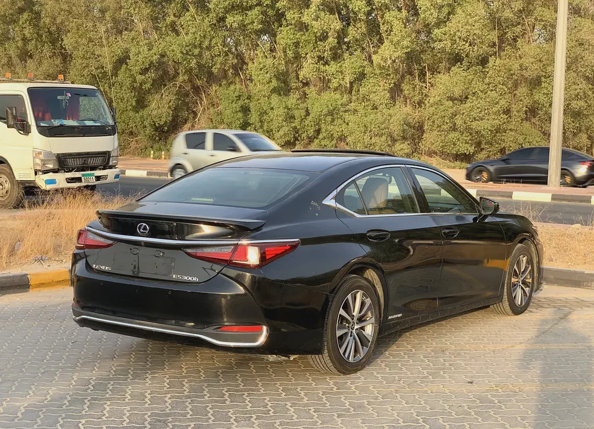 ES 300h | 2023 model | GCC Specs | 2.5L 4-Cyl Hybrid engine-5-5