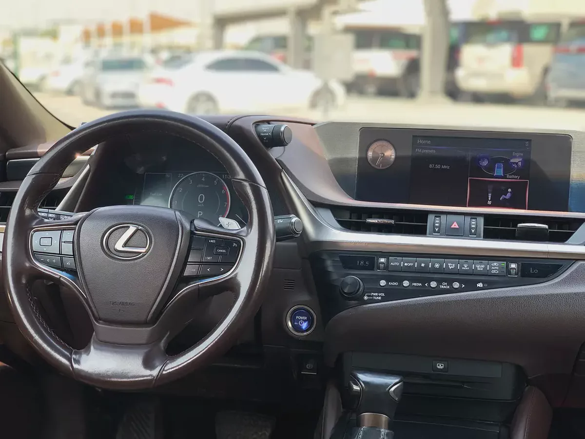 ES 300h | 2023 model | GCC Specs | 2.5L 4-Cyl Hybrid engine-7-7