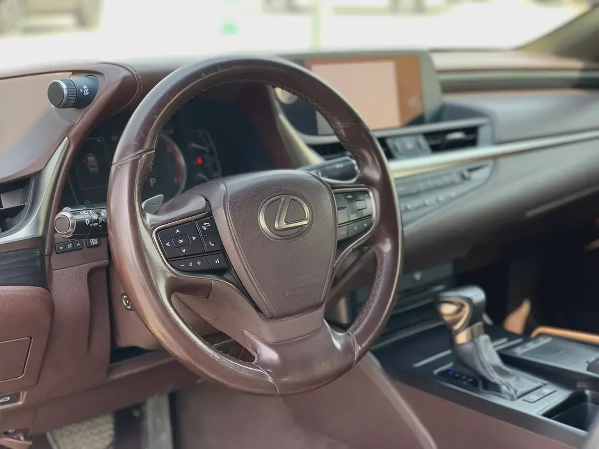 ES 300h | 2023 model | GCC Specs | 2.5L 4-Cyl Hybrid engine-8-8