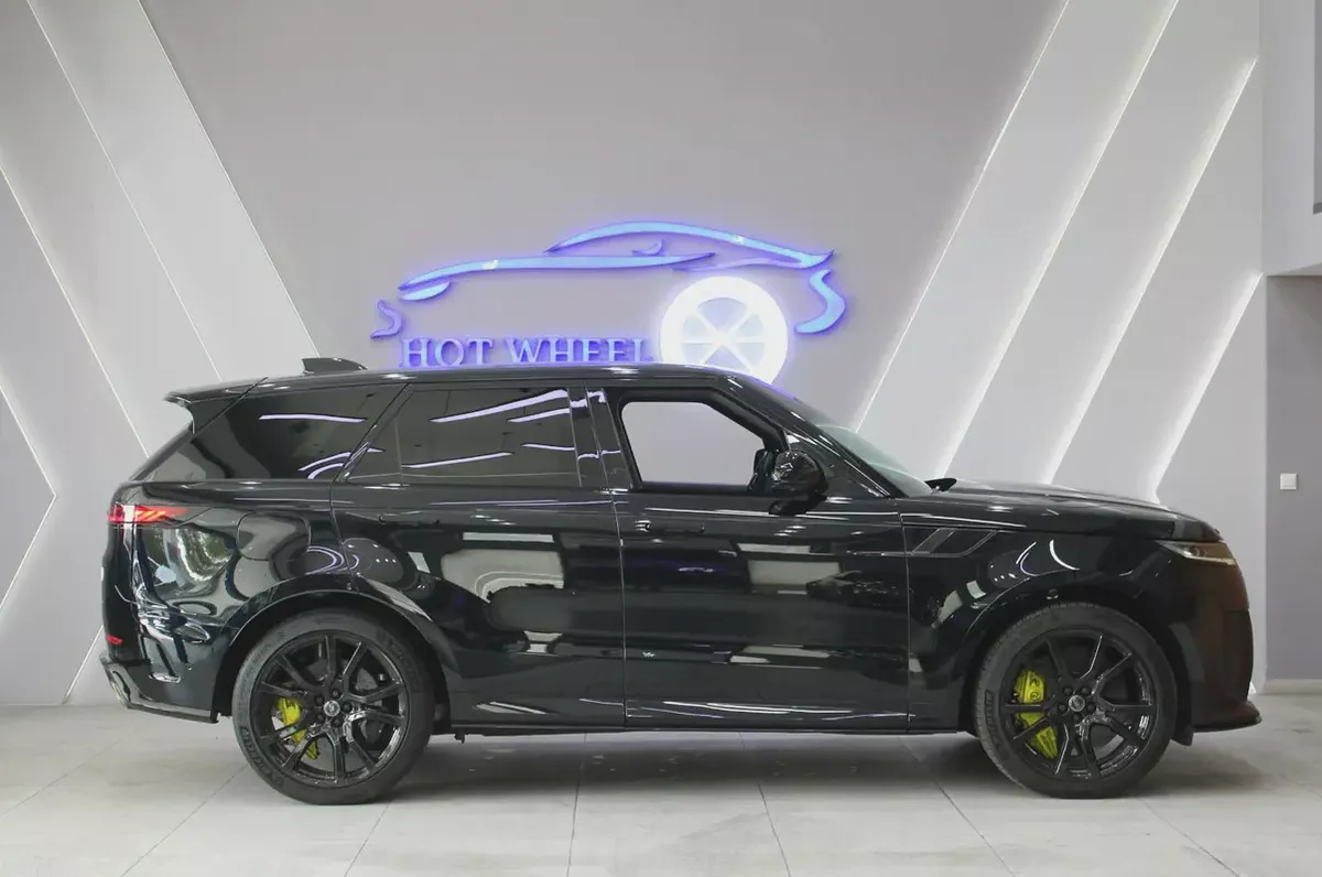 2025 - Range Rover Sport SV Carbon Bronze - V8 for 666,000.00 AED-4-4