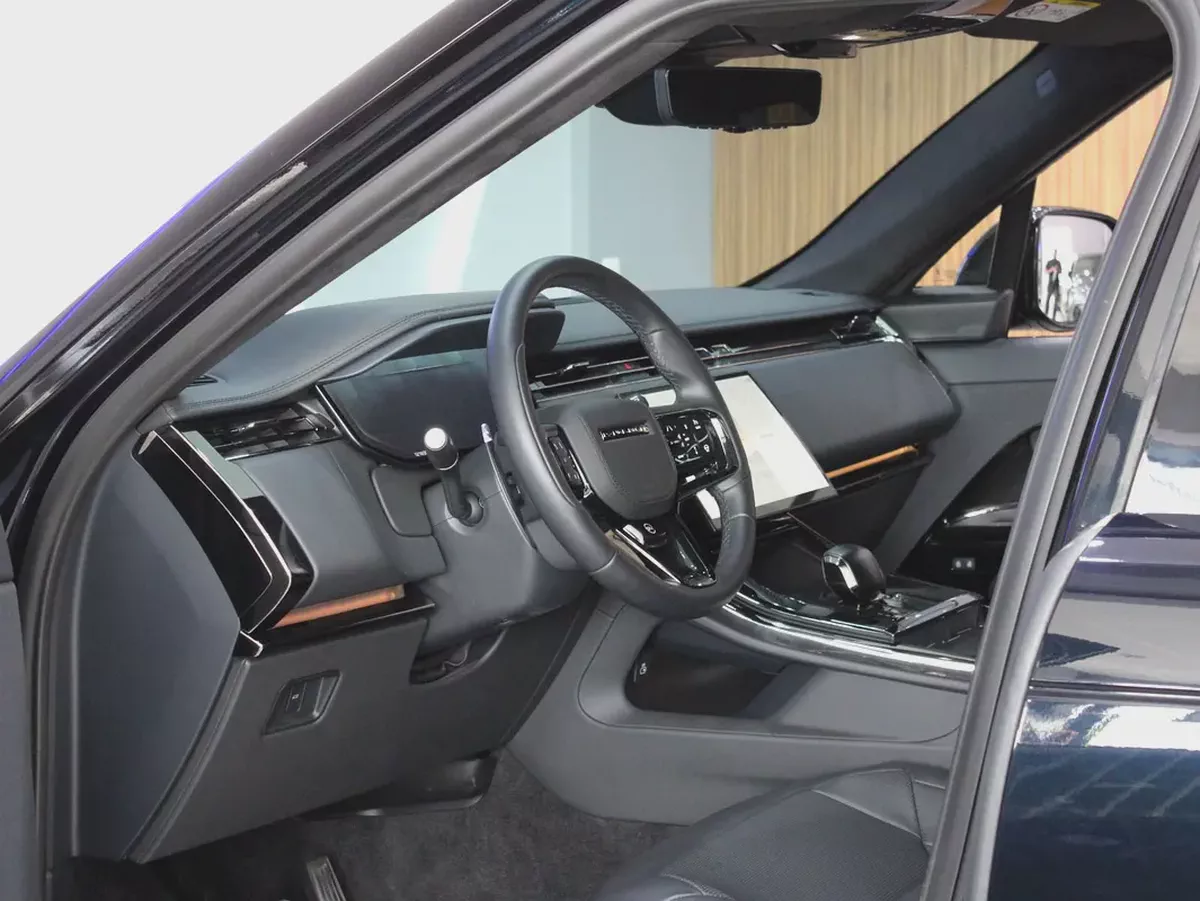 2025 - Range Rover Sport SV Carbon Bronze - V8 for 666,000.00 AED-8-8