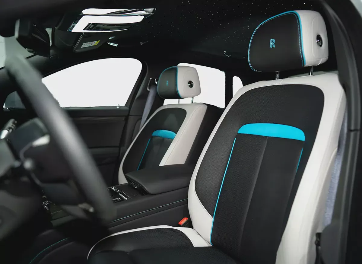 2024 ROLLS ROYCE GHOST BLACK BADGE | DELIVERY MILEAGE | STARLIGHT | REAR TVS | CARBON RIMS-7-7