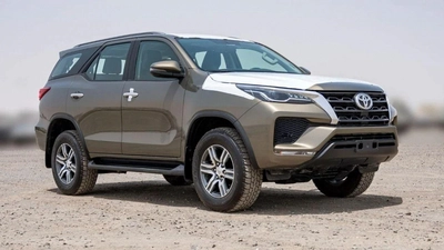 Toyota Fortuner  2.4 DIESEL AT MID OPTION-1