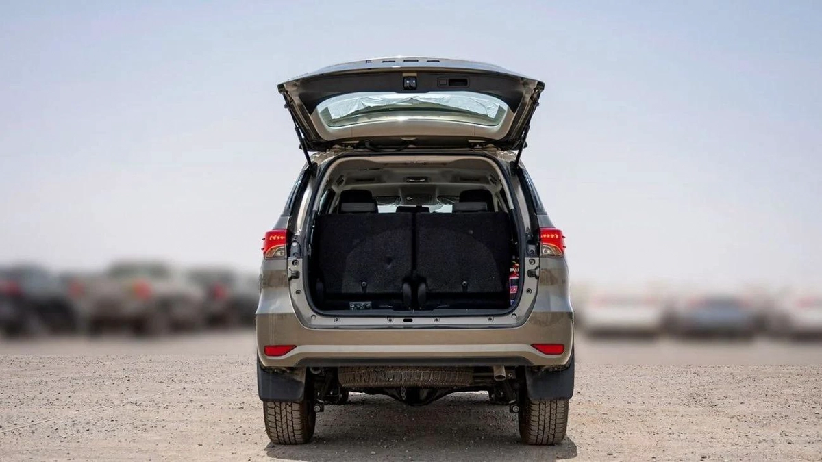 Toyota Fortuner  2.4 DIESEL AT MID OPTION-5-5