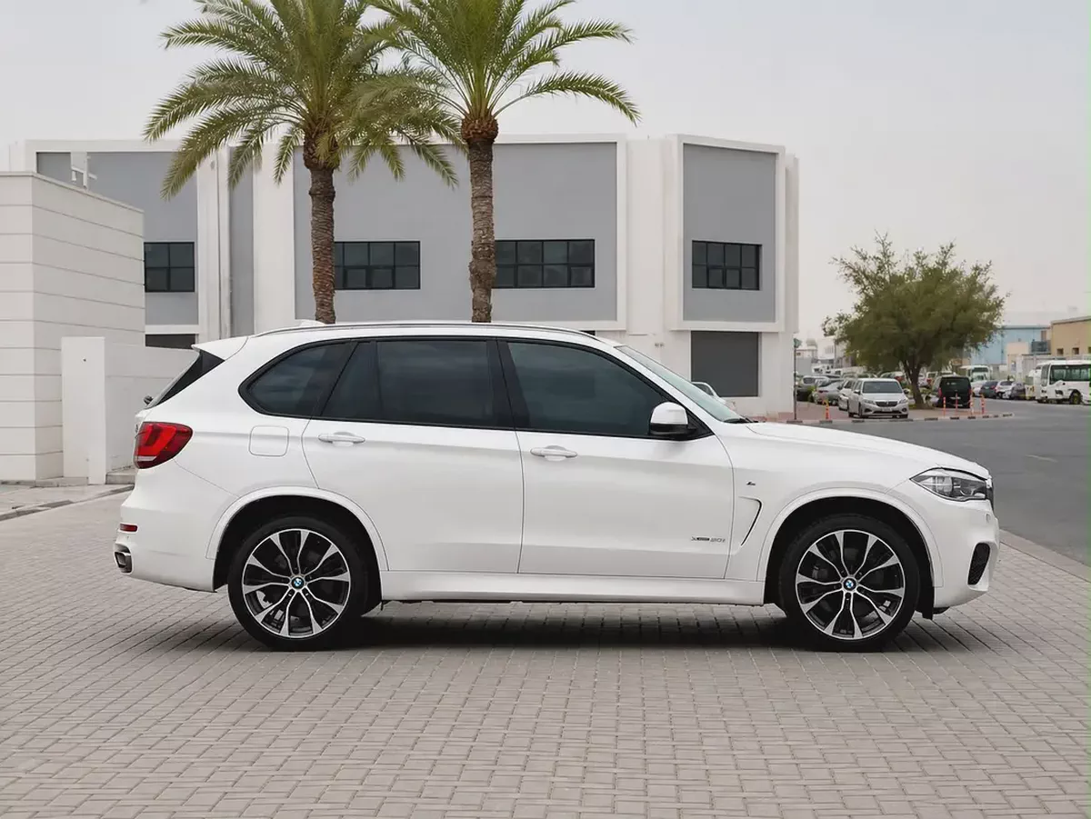 AED 1,370 EMI PM | BMW X5 | XDRIVE50i M | ORIGINAL PAINT | FULL SERVICE HISTORY | 0% DOWNPAYMENT-3-3