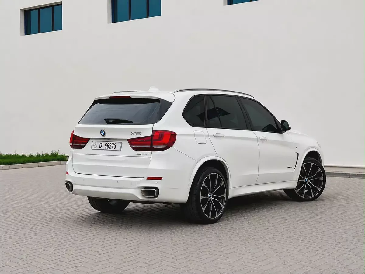 AED 1,370 EMI PM | BMW X5 | XDRIVE50i M | ORIGINAL PAINT | FULL SERVICE HISTORY | 0% DOWNPAYMENT-4-4
