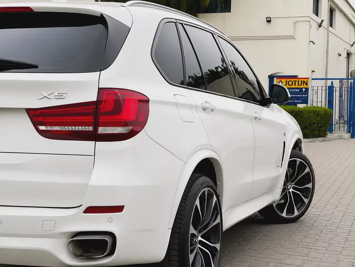 AED 1,370 EMI PM | BMW X5 | XDRIVE50i M | ORIGINAL PAINT | FULL SERVICE HISTORY | 0% DOWNPAYMENT-8-8