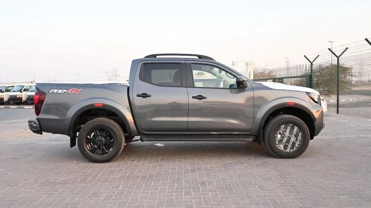 Nissan Navara PRO4X FULL OPTION ALL COLOUR ....-4-0