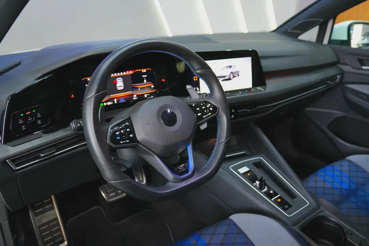 2022 - Volkswagen Golf R - BRAND NEW!-10-10