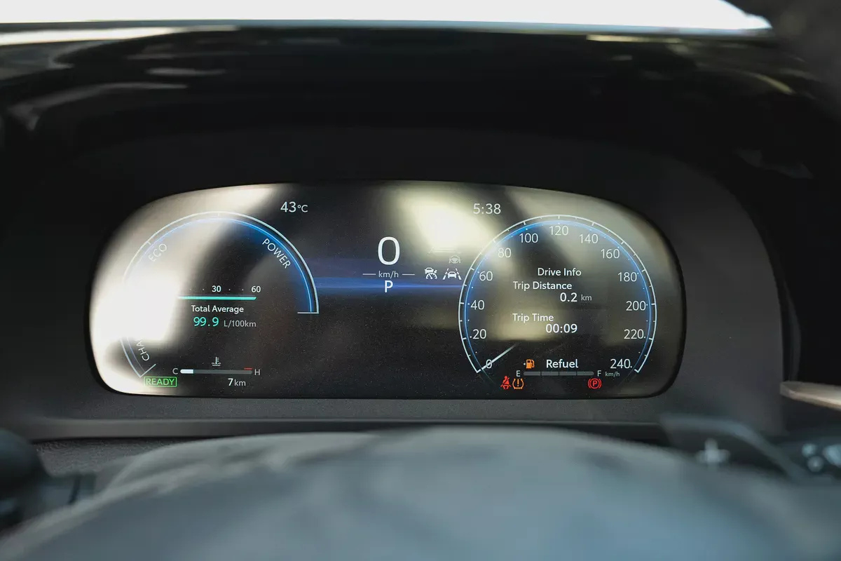 TOYOTA CROWN 2.4 HYBRID TURBO 2023 GCC SPECS-11-11