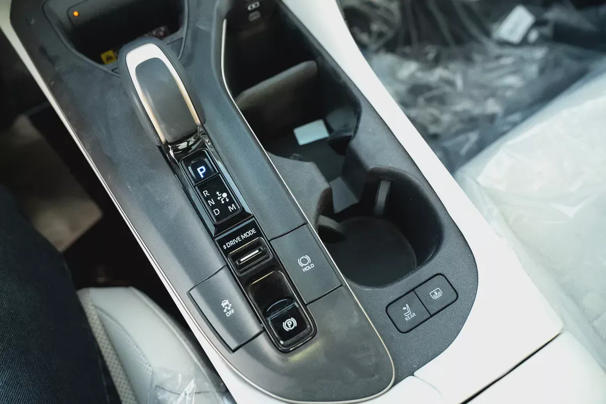 TOYOTA CROWN 2.4 HYBRID TURBO 2023 GCC SPECS-14-14