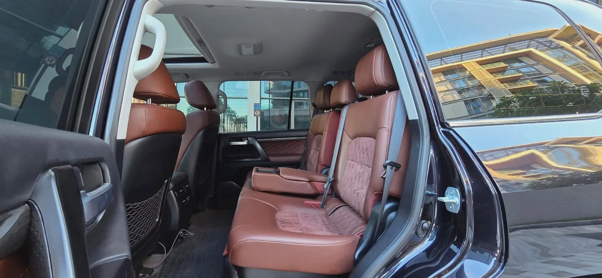2020 Toyota Land cruiser GXR - Excellent condition - full service history -Single owner-10-10
