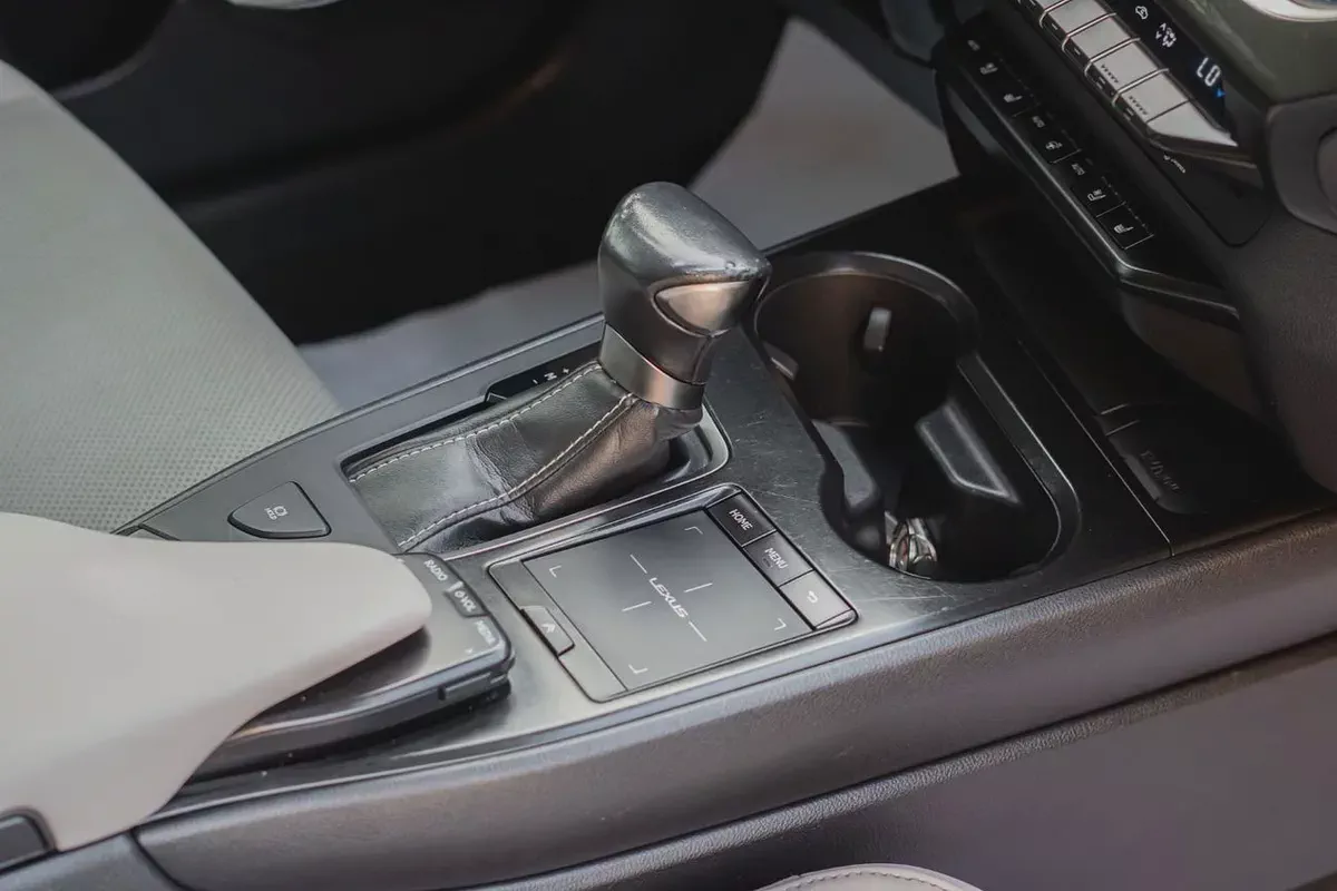 LEXUS UX 200 2019-10-10