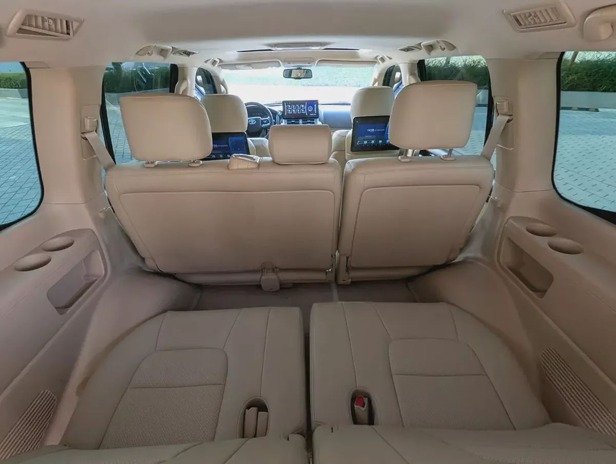 Toyota Land Cruiser GXR 2015 FACELIFTED 2025 FULL OPTION GXR V6 4.0L IN EXCELLENT CONDITION-9-9