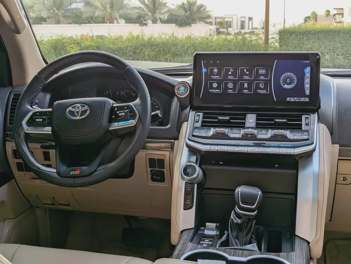 Toyota Land Cruiser GXR 2015 FACELIFTED 2025 FULL OPTION GXR V6 4.0L IN EXCELLENT CONDITION-10-10