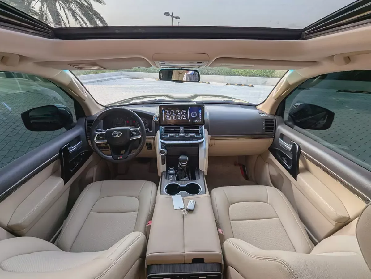 Toyota Land Cruiser GXR 2015 FACELIFTED 2025 FULL OPTION GXR V6 4.0L IN EXCELLENT CONDITION-11-11