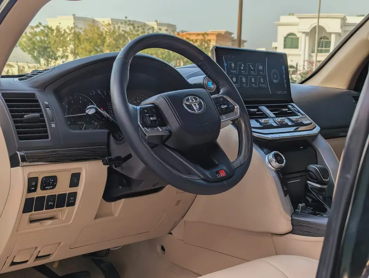 Toyota Land Cruiser GXR 2015 FACELIFTED 2025 FULL OPTION GXR V6 4.0L IN EXCELLENT CONDITION-12-12