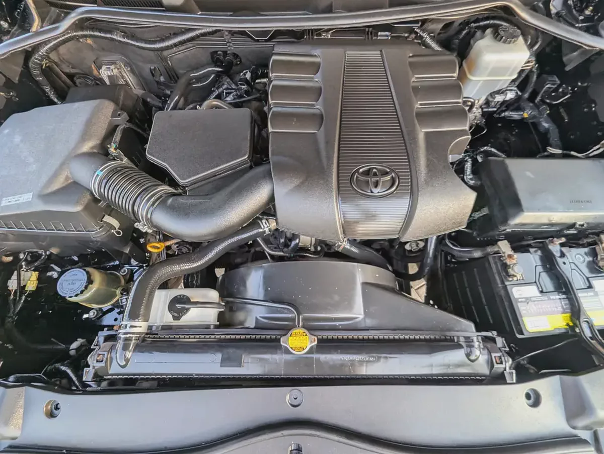 Toyota Land Cruiser GXR 2015 FACELIFTED 2025 FULL OPTION GXR V6 4.0L IN EXCELLENT CONDITION-19-19