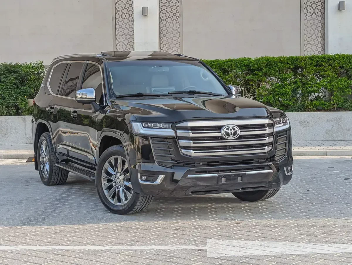 Toyota Land Cruiser GXR 2015 FACELIFTED 2025 FULL OPTION GXR V6 4.0L IN EXCELLENT CONDITION-4-4