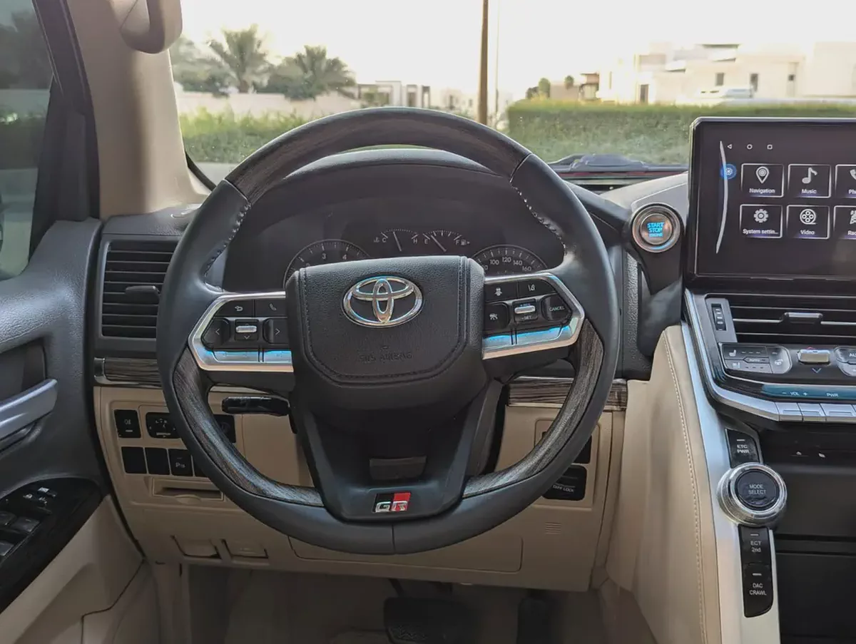 Toyota Land Cruiser GXR 2015 FACELIFTED 2025 FULL OPTION GXR V6 4.0L IN EXCELLENT CONDITION-6-6