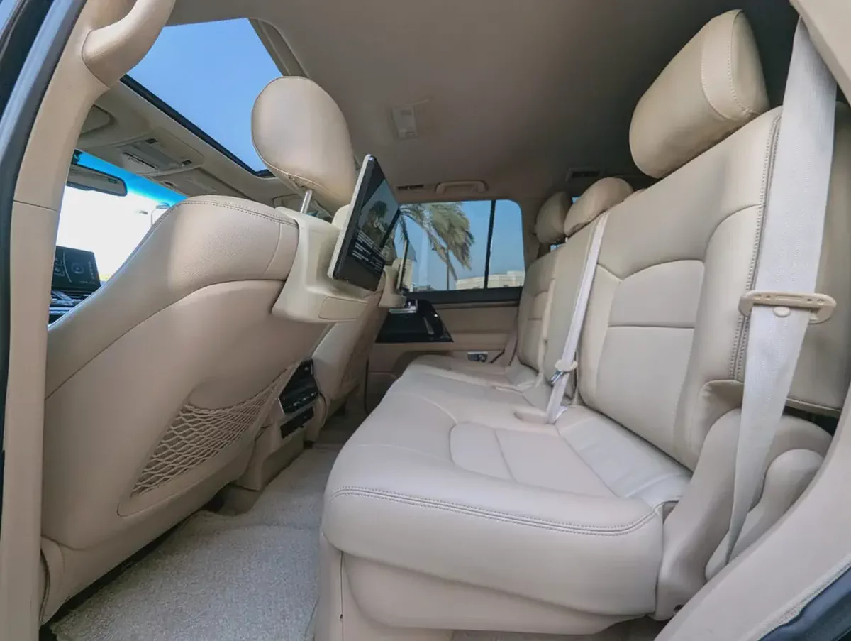 Toyota Land Cruiser GXR 2015 FACELIFTED 2025 FULL OPTION GXR V6 4.0L IN EXCELLENT CONDITION-7-7